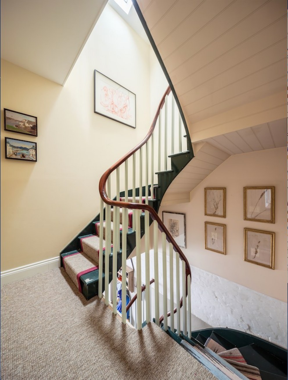 West London family  | Staircase with shaped handrail | Interior Designers